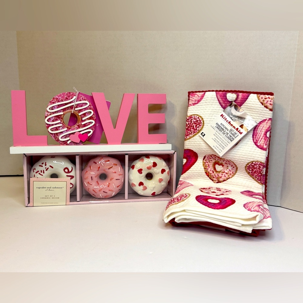 Dough You Not Love 🍩s?? This adorable bundle needs a home! 🩷
